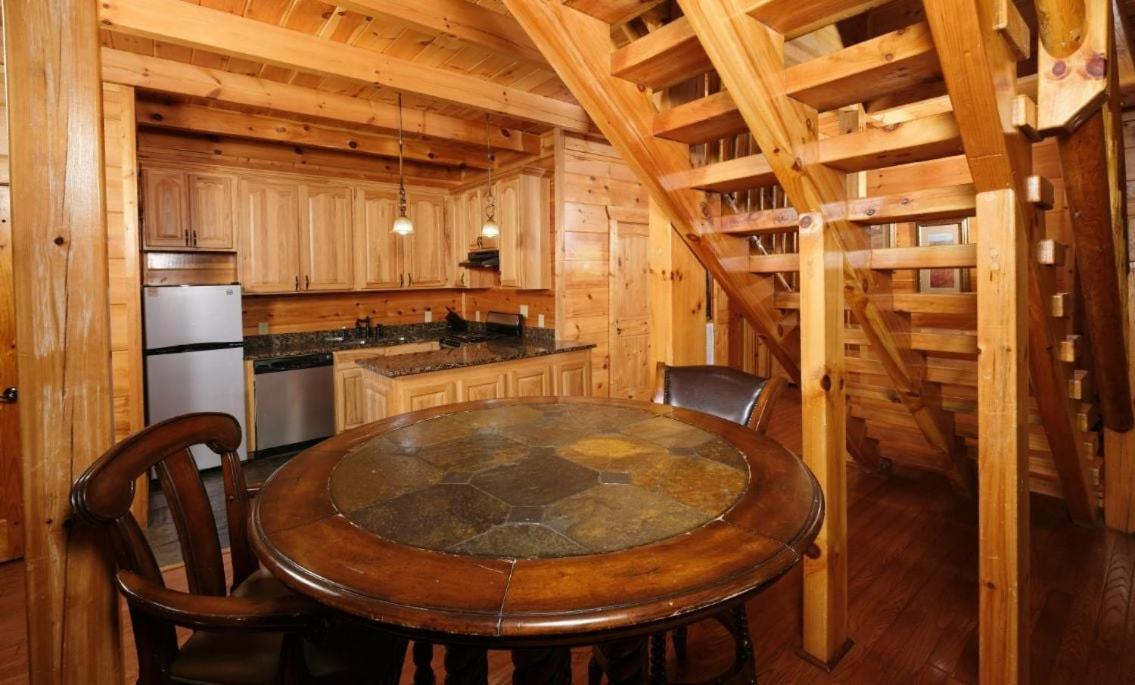 Smoky Vista Lodge Севьервилл Экстерьер фото