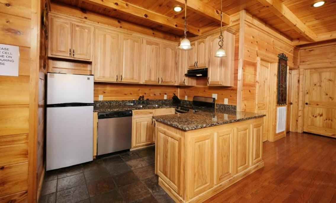 Smoky Vista Lodge Севьервилл Экстерьер фото